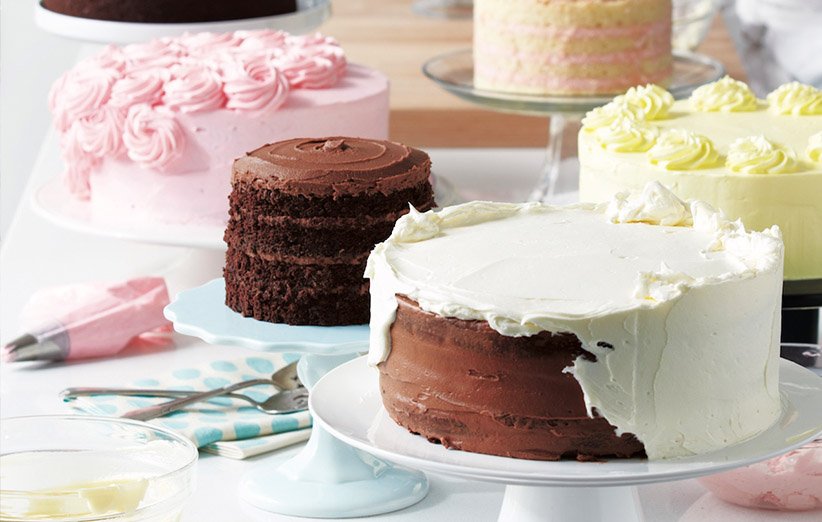در شیرینی پزی کیک‌ها را ساده تزیین کنید