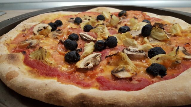 پیتزای «کاپریسیوسا» یکی از خوشمزه ترین انواع پیتزاهای ایتالیایی